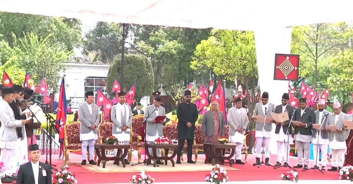 नवनियुक्त मन्त्रीहरूले लिए शपथ
